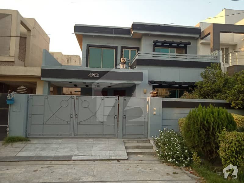 10 Marla Beautiful House Is Available For Sale In Ex Air Avenue Dha Phase 8