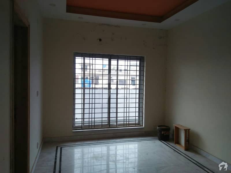 In EME Society Upper Portion Sized 32 Marla For Rent