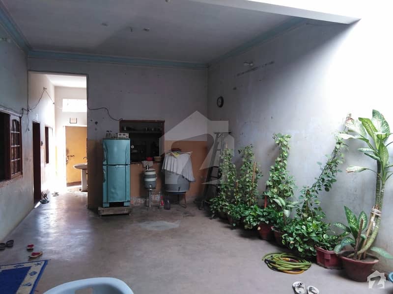 الوحید کالونی حیدر آباد میں 5 کمروں کا 8 مرلہ مکان 1.8 کروڑ میں برائے فروخت۔