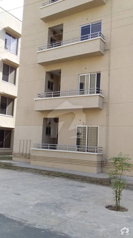 Urgent , 10 Marla 3 Bedrooms Flat Available For Rent In Askari Xi Lahore