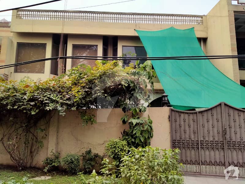 سیرین اپارٹمنٹس کالج روڈ لاہور میں 5 کمروں کا 13 مرلہ مکان 3.5 کروڑ میں برائے فروخت۔