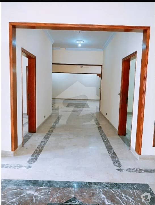 Gulshan-e-iqbal Block 8 1000 Square Yards Residential Property