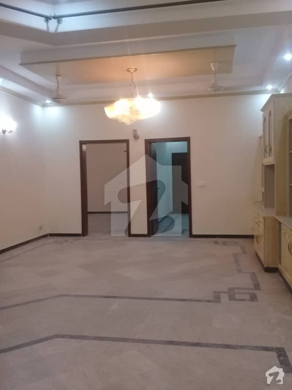 1 Kanal Upper Portion For Rent In DHA Phase 4 Lahore