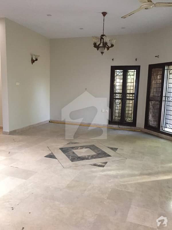 600 Sq Yd Ground Floor 3 Bed Drawing Dining Marble Flooring