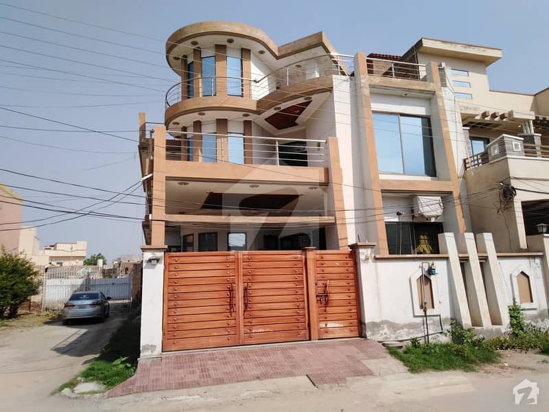 خان ویلیج ملتان میں 4 کمروں کا 7 مرلہ مکان 1.2 کروڑ میں برائے فروخت۔