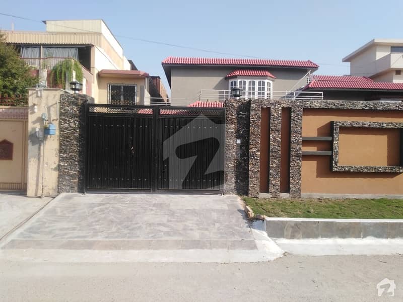 House For Sale In Beautiful Hayatabad