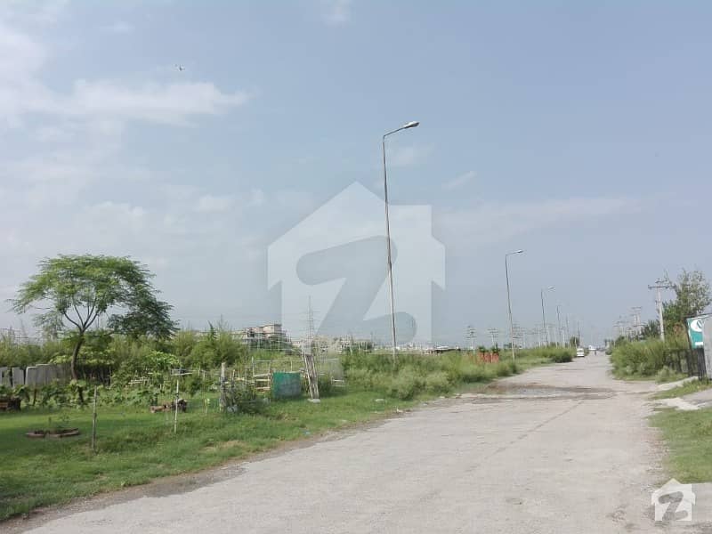 7 Marla Level Plot For Sale Outstanding Location