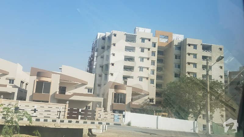 نیوی ہاؤسنگ سکیم کارساز کراچی میں 5 کمروں کا 0.98 کنال فلیٹ 6.7 کروڑ میں برائے فروخت۔