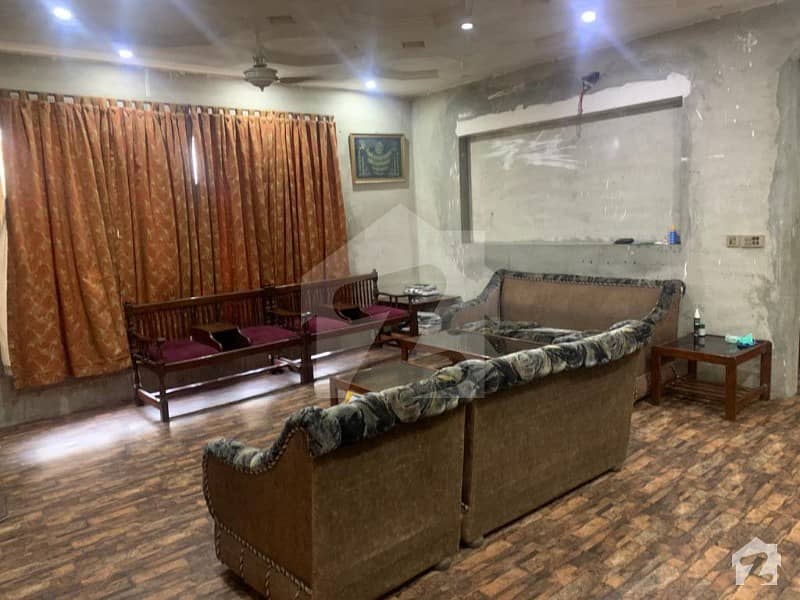 ڈی ایچ اے فیز 8 ڈیفنس (ڈی ایچ اے) لاہور میں 5 کمروں کا 1 کنال مکان 3.4 کروڑ میں برائے فروخت۔