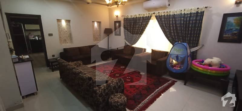 بحریہ ٹاؤن سیکٹر سی بحریہ ٹاؤن لاہور میں 4 کمروں کا 10 مرلہ مکان 1.55 کروڑ میں برائے فروخت۔