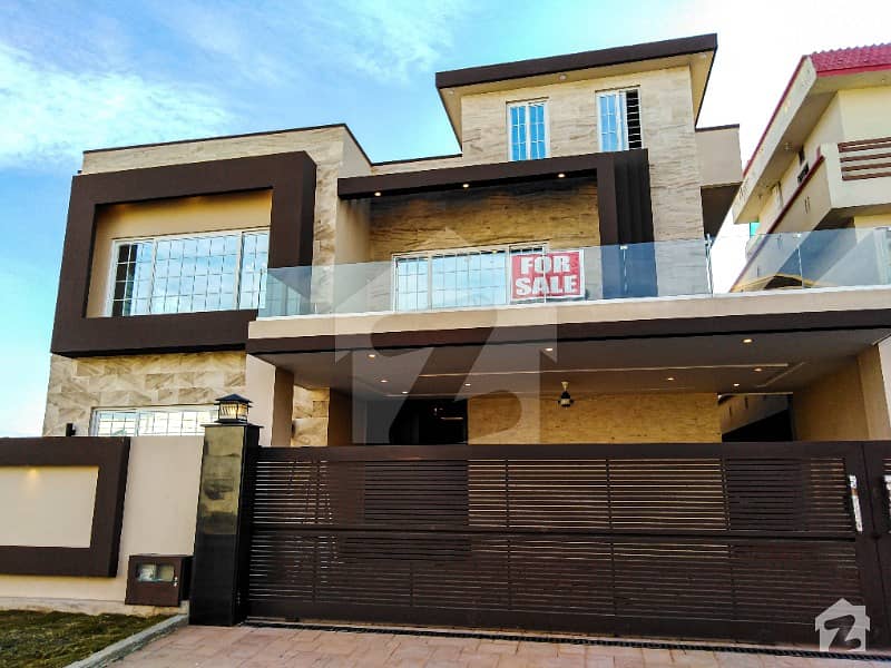 Stunning 1 Kanal Elegant Design Bungalow For Sale