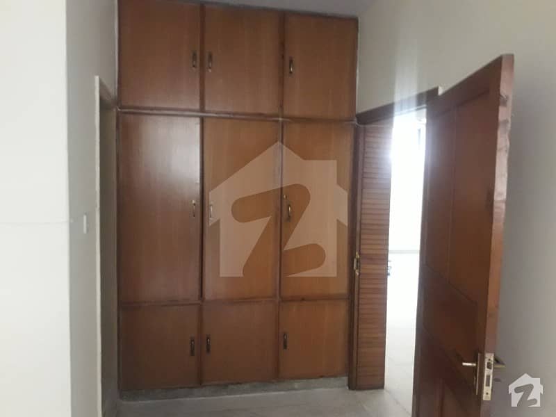 G-10/4 Size 25x 40 Having 3 bedroom Attached Bath Incoming Rent 38 Thousand Only
