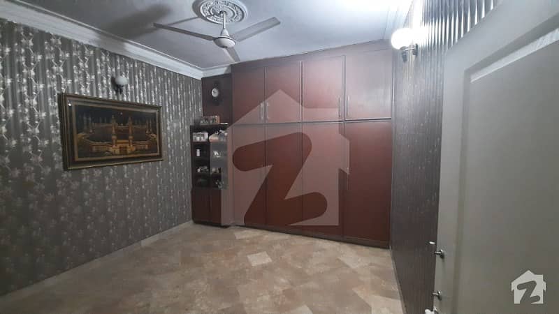 گلبرگ 3 - بلاک اے1 گلبرگ 3 گلبرگ لاہور میں 2 کمروں کا 5 مرلہ بالائی پورشن 20 ہزار میں کرایہ پر دستیاب ہے۔