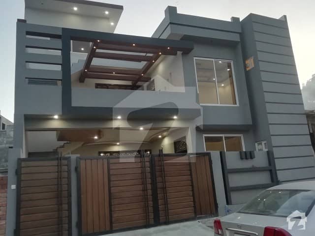 نیو لالہ زار راولپنڈی میں 6 کمروں کا 7 مرلہ مکان 1.8 کروڑ میں برائے فروخت۔