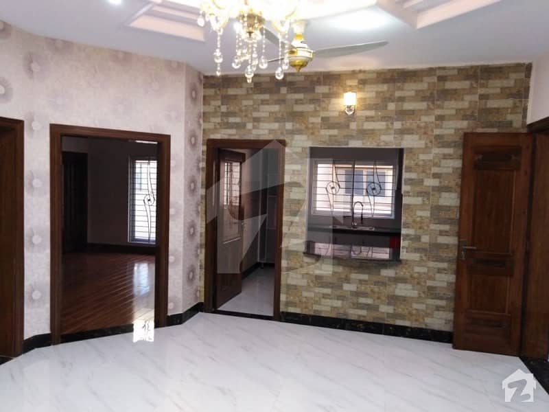 بحریہ ٹاؤن گلبہار بلاک بحریہ ٹاؤن سیکٹر سی بحریہ ٹاؤن لاہور میں 5 کمروں کا 10 مرلہ مکان 80 ہزار میں کرایہ پر دستیاب ہے۔