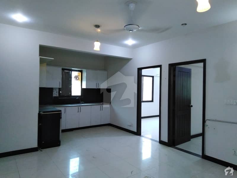DHA Defence Flat Sized 950 Square Feet For Rent