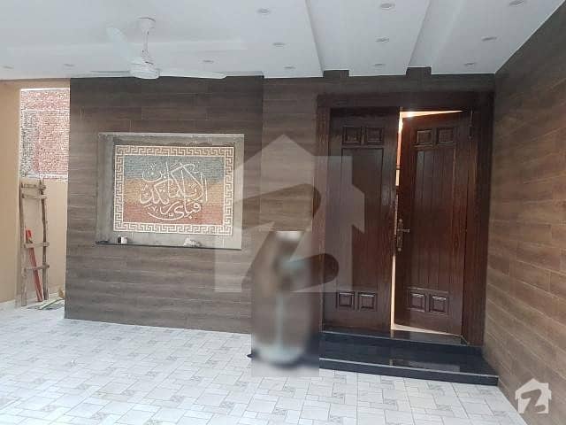 بینکرز کوآپریٹو ہاؤسنگ سوسائٹی لاہور میں 5 کمروں کا 10 مرلہ مکان 2 کروڑ میں برائے فروخت۔