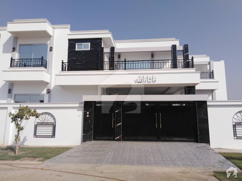 گورنمنٹ سرونٹس ہاؤسنگ سکیم بہاولپور میں 4 کمروں کا 10 مرلہ مکان 2.5 کروڑ میں برائے فروخت۔