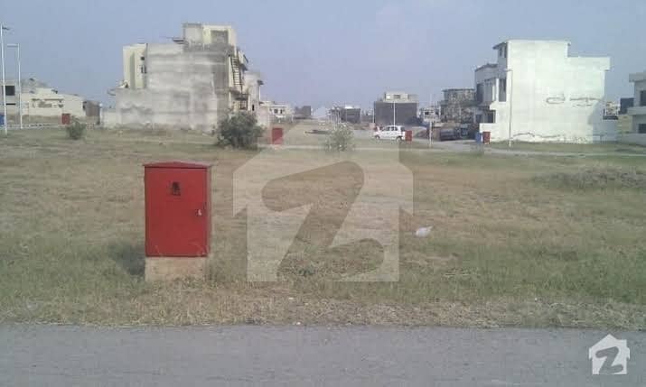 Bahria Town Commercial Plot Sized 450  Square Feet