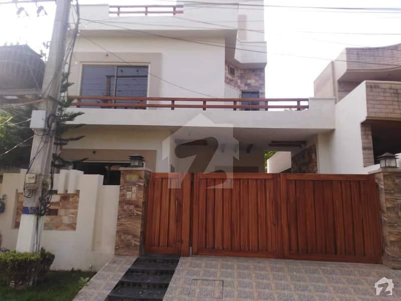 In PCSIR Housing Scheme House For Rent Sized 10 Marla