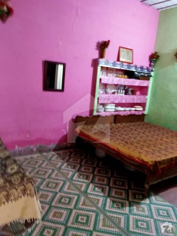 اولڈ شجاع آباد روڈ ملتان میں 2 کمروں کا 4 مرلہ زیریں پورشن 40 لاکھ میں برائے فروخت۔