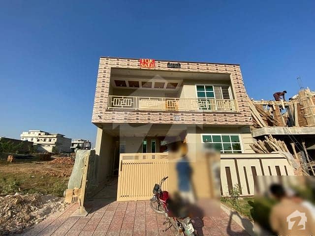 جناح گارڈنز ایف ای سی ایچ ایس اسلام آباد میں 5 کمروں کا 8 مرلہ مکان 1.65 کروڑ میں برائے فروخت۔ جناح گارڈنز ایف ای سی ایچ ایس اسلام آباد میں 5 کمروں کا 8 مرلہ مکان 1.65 کروڑ میں برائے فروخت۔