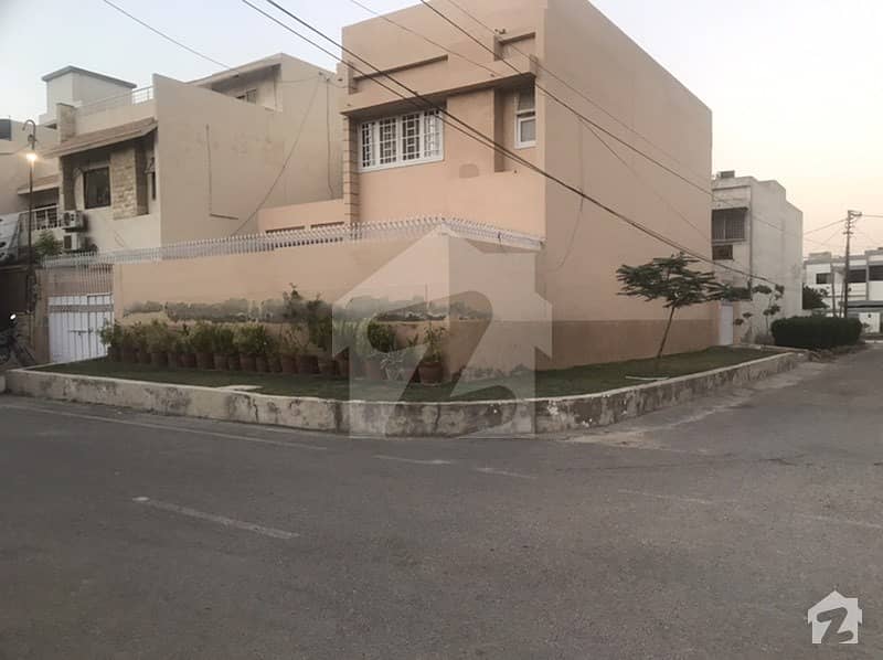 گلستان جوہر - بلاک 16-A گلستانِ جوہر کراچی میں 5 کمروں کا 1 مرلہ مکان 6 کروڑ میں برائے فروخت۔