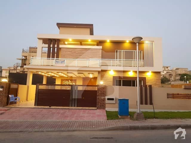 بحریہ ٹاؤن فیز 3 بحریہ ٹاؤن راولپنڈی راولپنڈی میں 5 کمروں کا 1 کنال مکان 5.15 کروڑ میں برائے فروخت۔