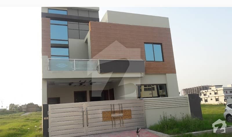 فیصل ٹاؤن - ایف ۔ 18 اسلام آباد میں 4 کمروں کا 8 مرلہ مکان 1.6 کروڑ میں برائے فروخت۔