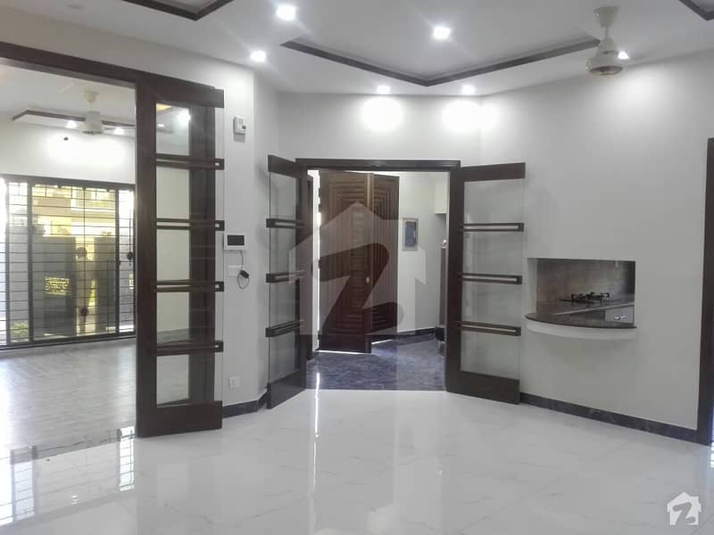 ماڈل ٹاؤن ۔ بلاک اے ماڈل ٹاؤن لاہور میں 5 کمروں کا 3 کنال مکان 16 کروڑ میں برائے فروخت۔