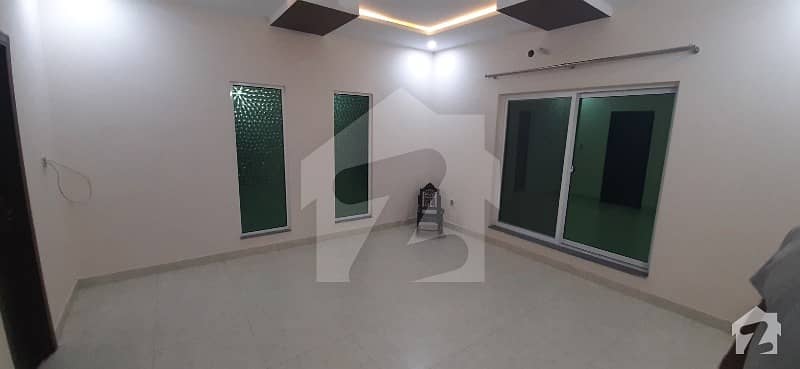 ماڈل سٹی ون کینال روڈ فیصل آباد میں 4 کمروں کا 6 مرلہ مکان 1.5 کروڑ میں برائے فروخت۔