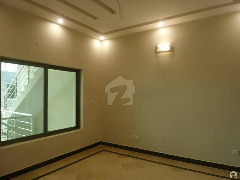 10 Marla House Ideally Situated In Ghauri Town
