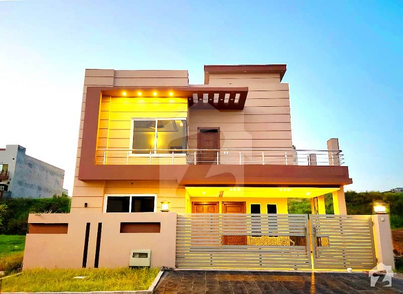 بحریہ ٹاؤن فیز 8 بحریہ ٹاؤن راولپنڈی راولپنڈی میں 5 کمروں کا 10 مرلہ مکان 2.15 کروڑ میں برائے فروخت۔