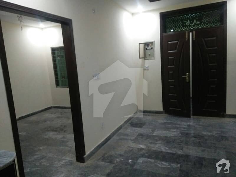 ملتان روڈ لاہور میں 2 کمروں کا 3 مرلہ مکان 16 ہزار میں کرایہ پر دستیاب ہے۔