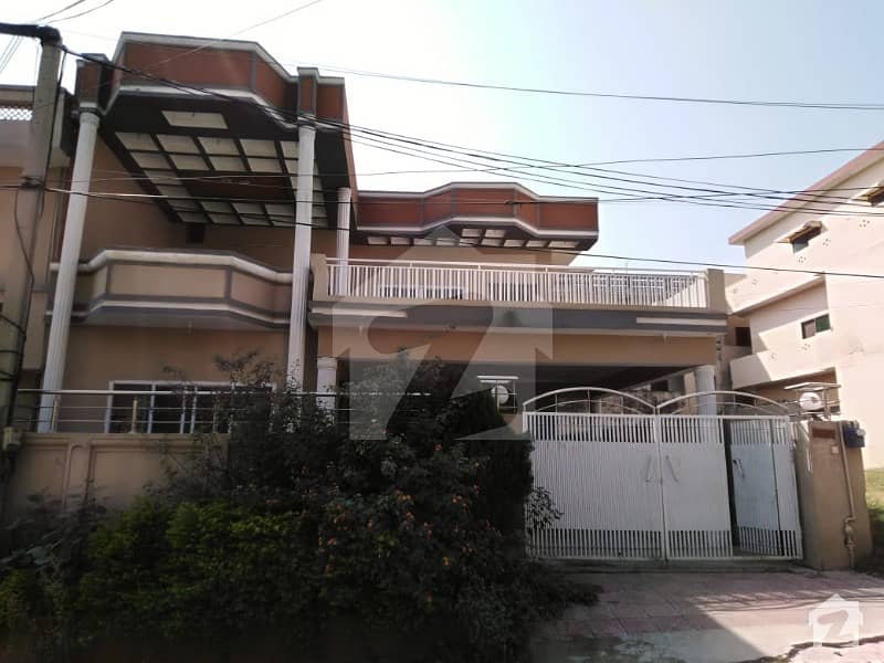 گلشن آباد راولپنڈی میں 4 کمروں کا 10 مرلہ مکان 1.3 کروڑ میں برائے فروخت۔
