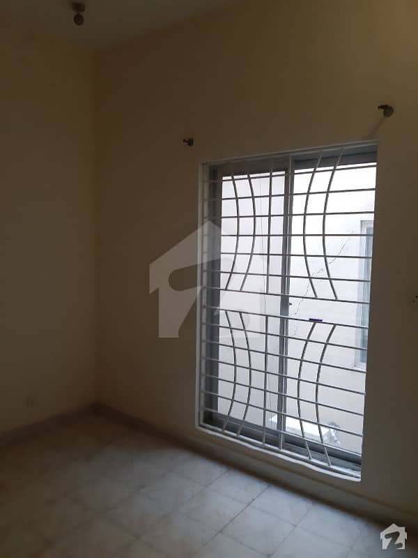Flat Is Avialable In Bahria Town Phase 8 Awami Villa 5