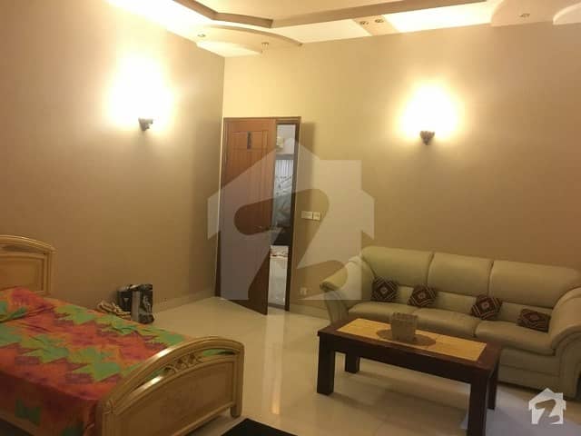 گلشنِ جمال گلشنِ اقبال ٹاؤن کراچی میں 5 کمروں کا 1 کنال مکان 9 کروڑ میں برائے فروخت۔