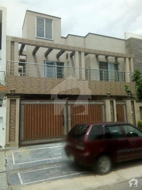 In Paragon City Upper Portion For Rent Sized 2250  Square Feet