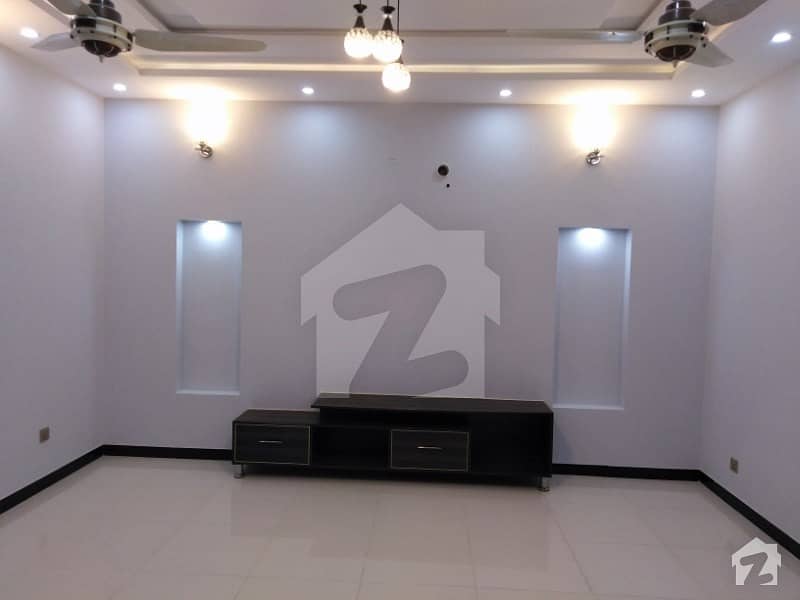10 Marla House In Central Bahria Town For Rent