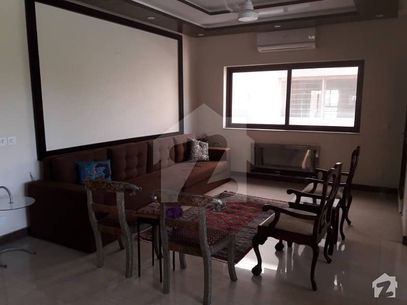 ڈیفینس رایا ڈی ایچ اے ڈیفینس لاہور میں 5 کمروں کا 1 کنال مکان 2.5 لاکھ میں کرایہ پر دستیاب ہے۔