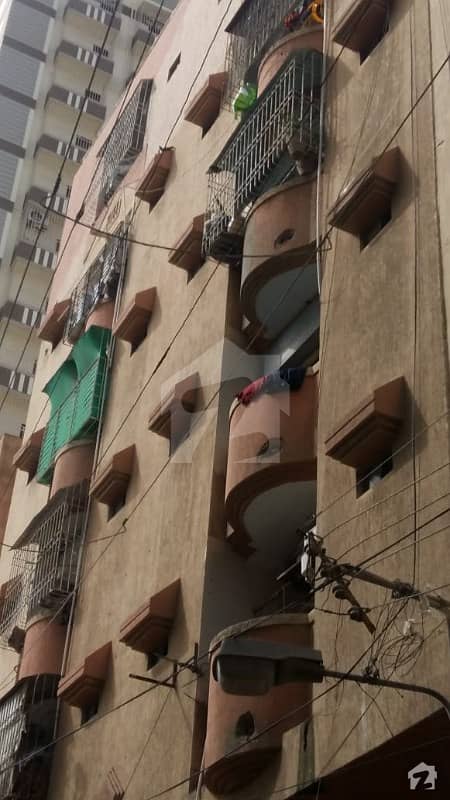 گلستانِِ جوہر ۔ بلاک 14 گلستانِ جوہر کراچی میں 2 کمروں کا 5 مرلہ فلیٹ 30 ہزار میں کرایہ پر دستیاب ہے۔