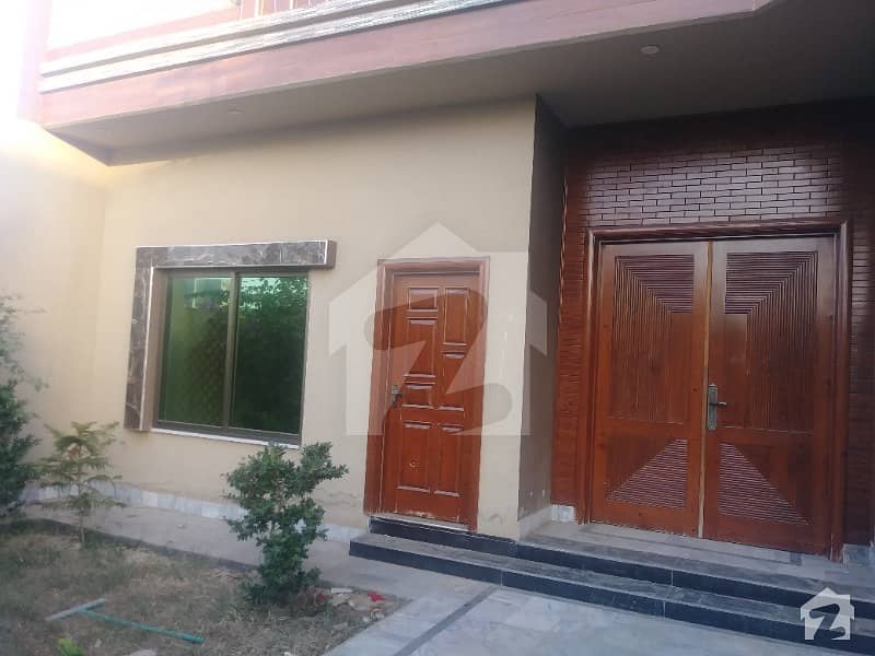 جھنگ روڈ فیصل آباد میں 5 کمروں کا 12 مرلہ مکان 50 ہزار میں کرایہ پر دستیاب ہے۔