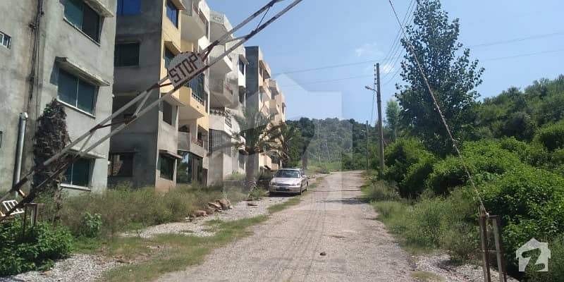Flat Of 1500  Square Feet In Chattar For Sale