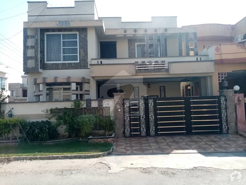 1 Kanal House Is Available For Sale In DC Colony
