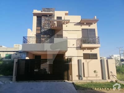 ڈی ۔ 17 اسلام آباد میں 5 کمروں کا 9 مرلہ مکان 1.9 کروڑ میں برائے فروخت۔ ڈی ۔ 17 اسلام آباد میں 5 کمروں کا 9 مرلہ مکان 1.9 کروڑ میں برائے فروخت۔