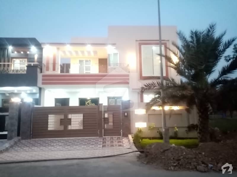 House Is Available For Sale In Block EE