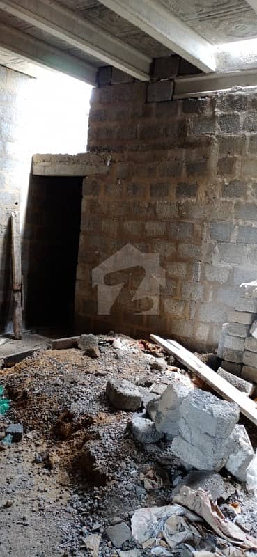 بھٹائی کالونی کورنگی کراچی میں 5 کمروں کا 8 مرلہ بالائی پورشن 70 لاکھ میں برائے فروخت۔