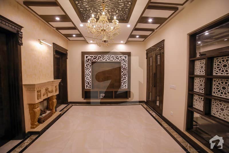 10 MARLA BRAND NEW BEAUTIFUL LAVISH BANGLOW FOR RENT IN DHA PHASE 8