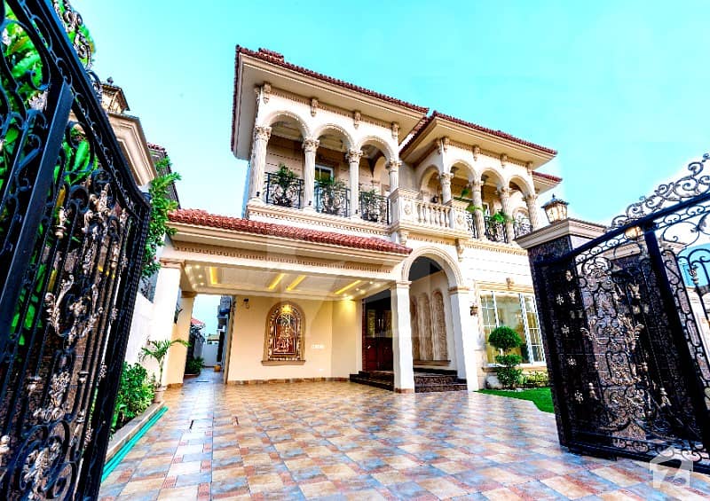 Beautiful Spanish Villa With Elegant Designed In Phase 8