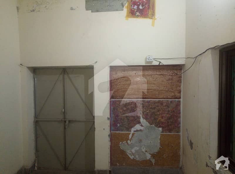 تاجپورہ لاہور میں 5 کمروں کا 6 مرلہ مکان 24 ہزار میں کرایہ پر دستیاب ہے۔